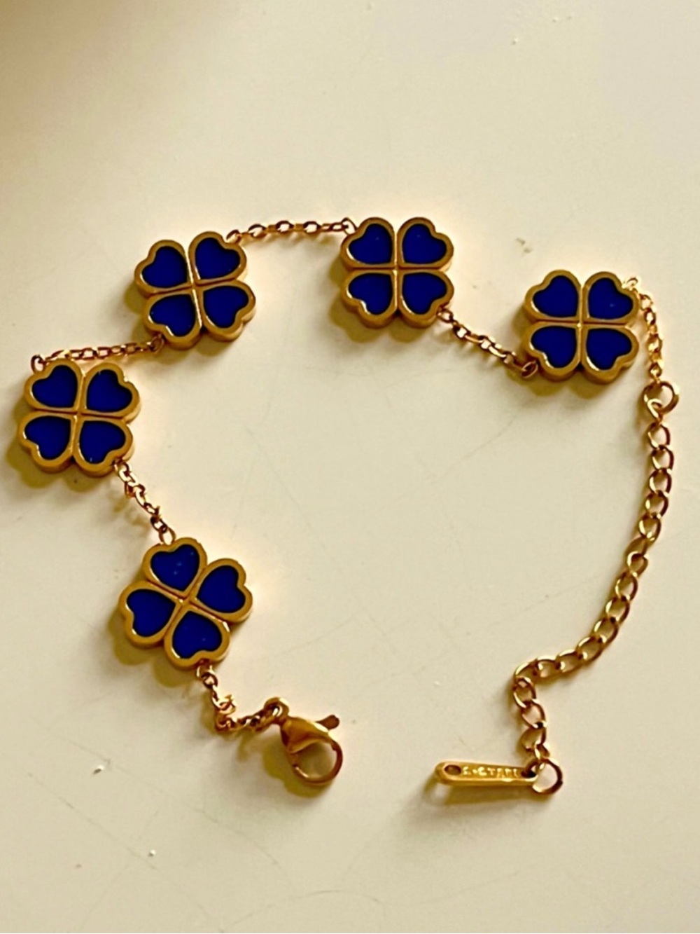 18 KT GP Blue 5 Clover Bracelet Lapis Lazuli Alhambra Inspired
Bracelet